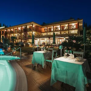 https://hotel-villa-madrina.hotelinveneto.com